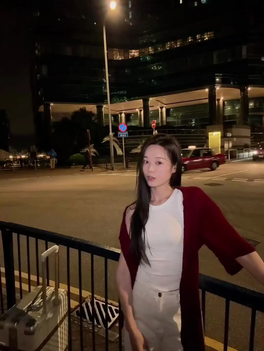 太过明媚的生命力，会刺痛阴暗的灵魂