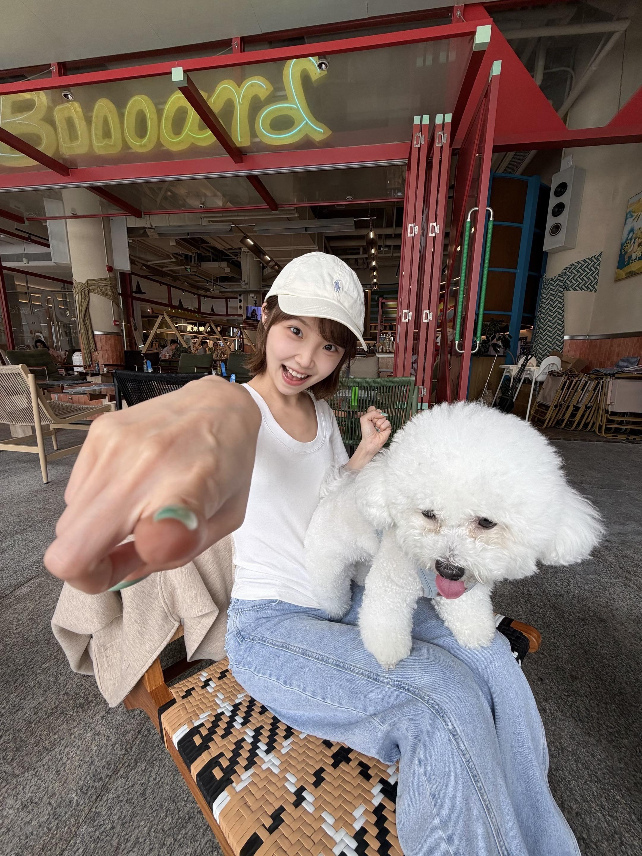 我没卖萌呀 我有个人格就是很萌 心情好了她就会出来 可能我本来就挺萌的...