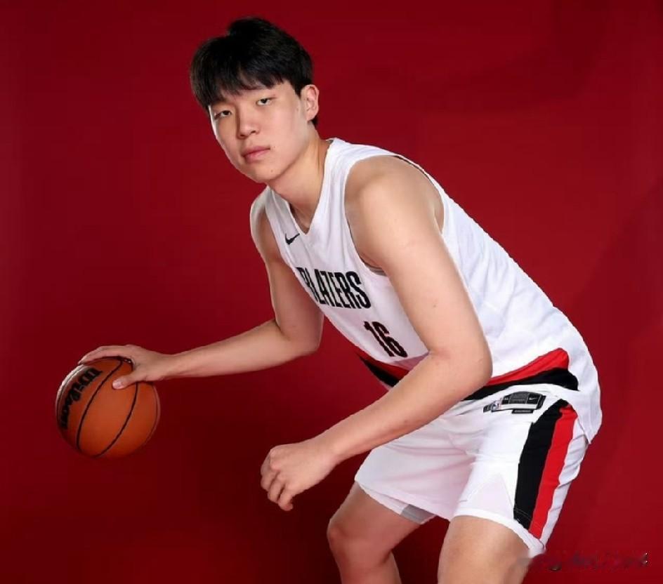 杨瀚森能否变得更好？作为球迷有话要说。
新赛季NBA季前赛马上开始，杨瀚森也即将