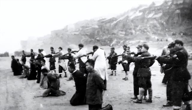1947年，国军师长李铁民覆灭前，竟下令将城里关押的100多名地下党全部枪毙，国