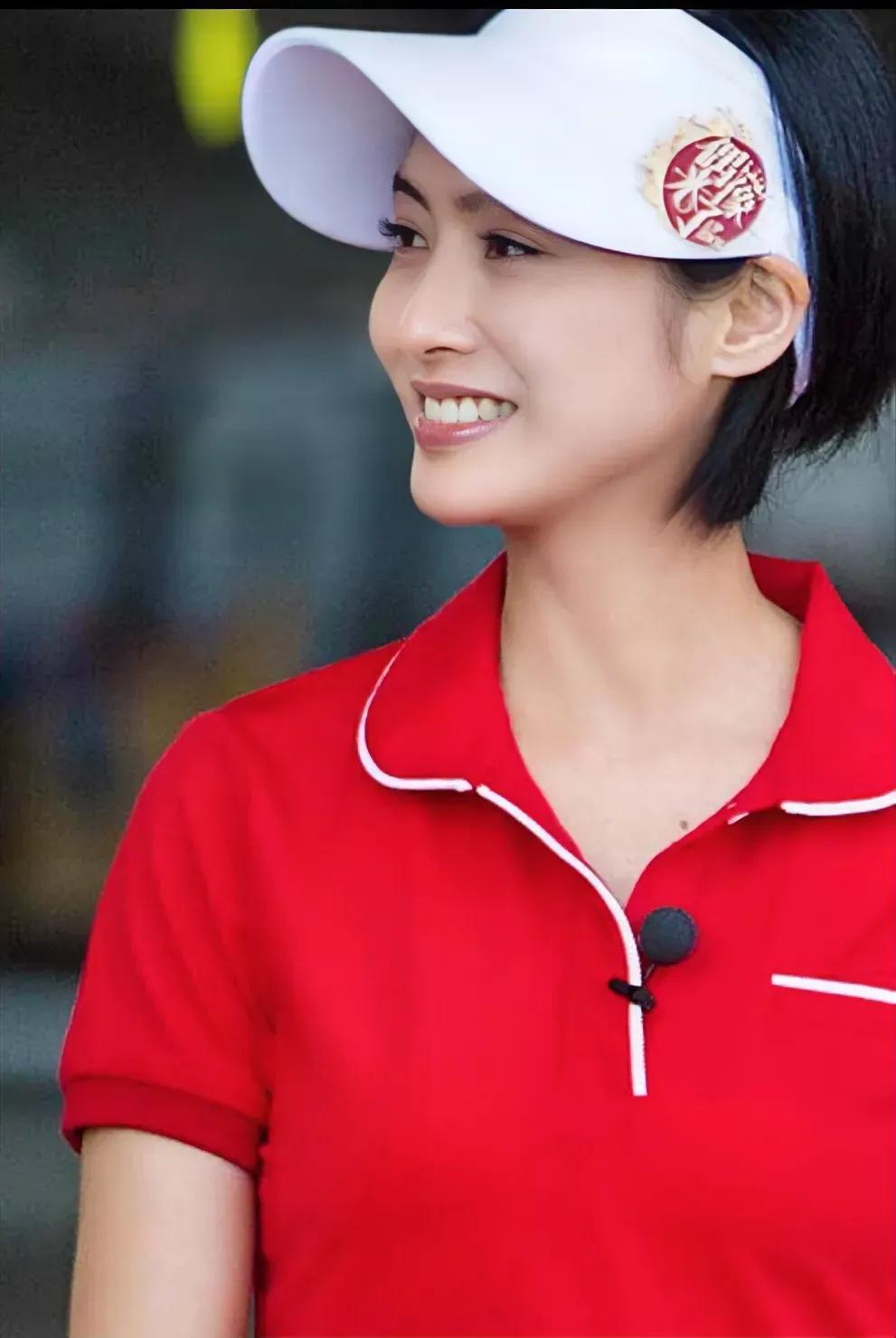 哇，紫霞仙子朱茵就是美，这新发型看上去更加淑女，更有女人味，当年她可是惊艳了一代