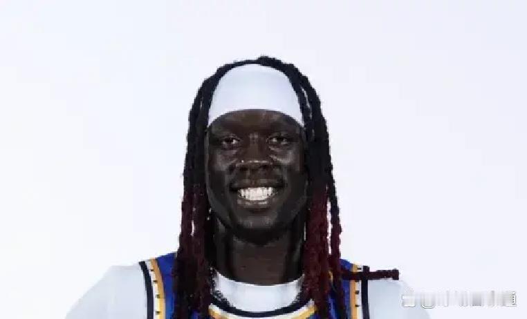 “球迷，真把外援劝退了？！”
山东男篮这波操作太硬核，刚和奥莫特签完约，消息一曝