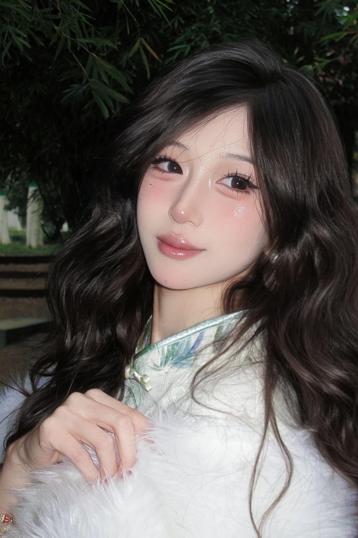 春去秋来只盼闯入你的眼眸。