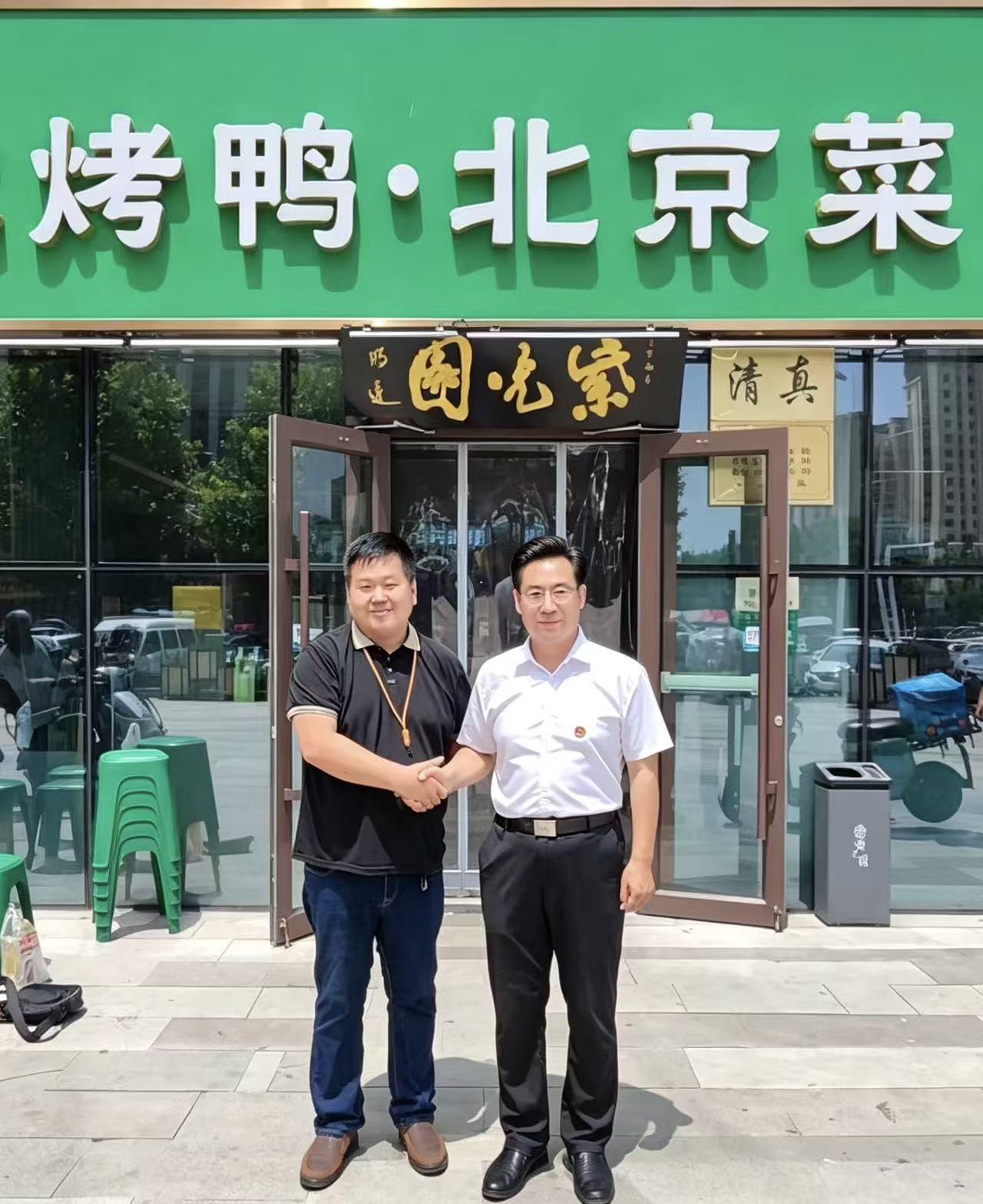 今天很高兴与孙与良老师相聚，我们就两岸议题有很多交流