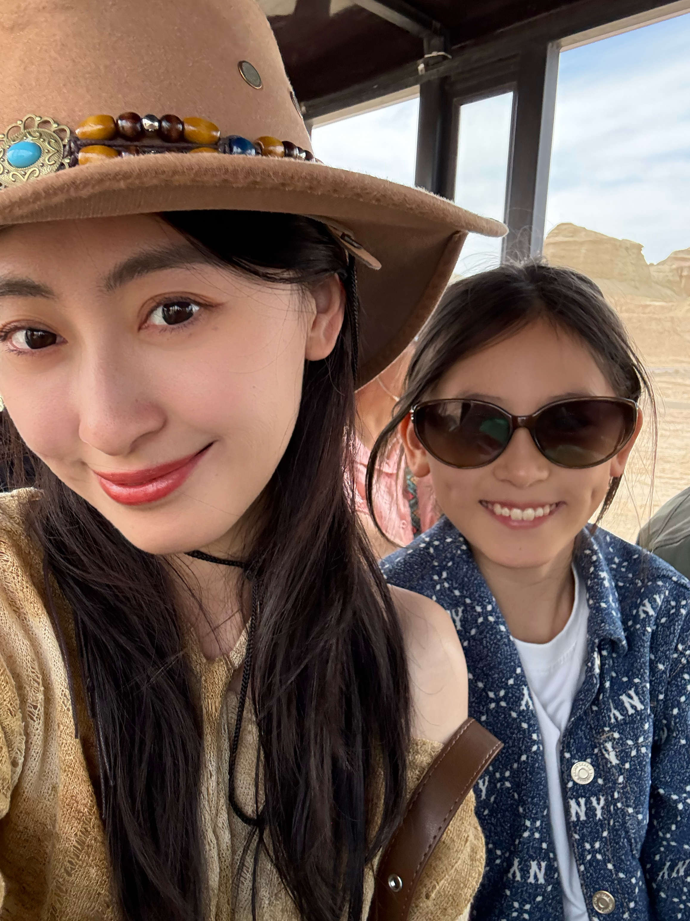 明天出发去海边啦🏝️先把上回出去在沙漠🏜️里照片发了哈哈克拉玛依•乌尔禾•魔
