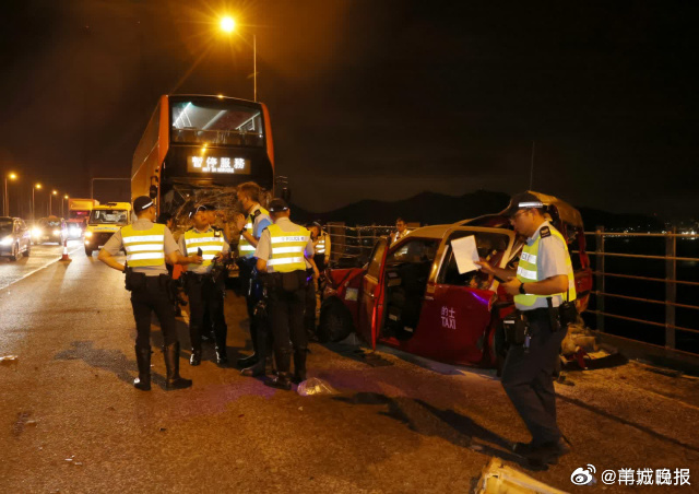 【#香港公交车撞上出租车2人死亡#】#香港巴士司机撞出租车后被捕#香港青马大桥3