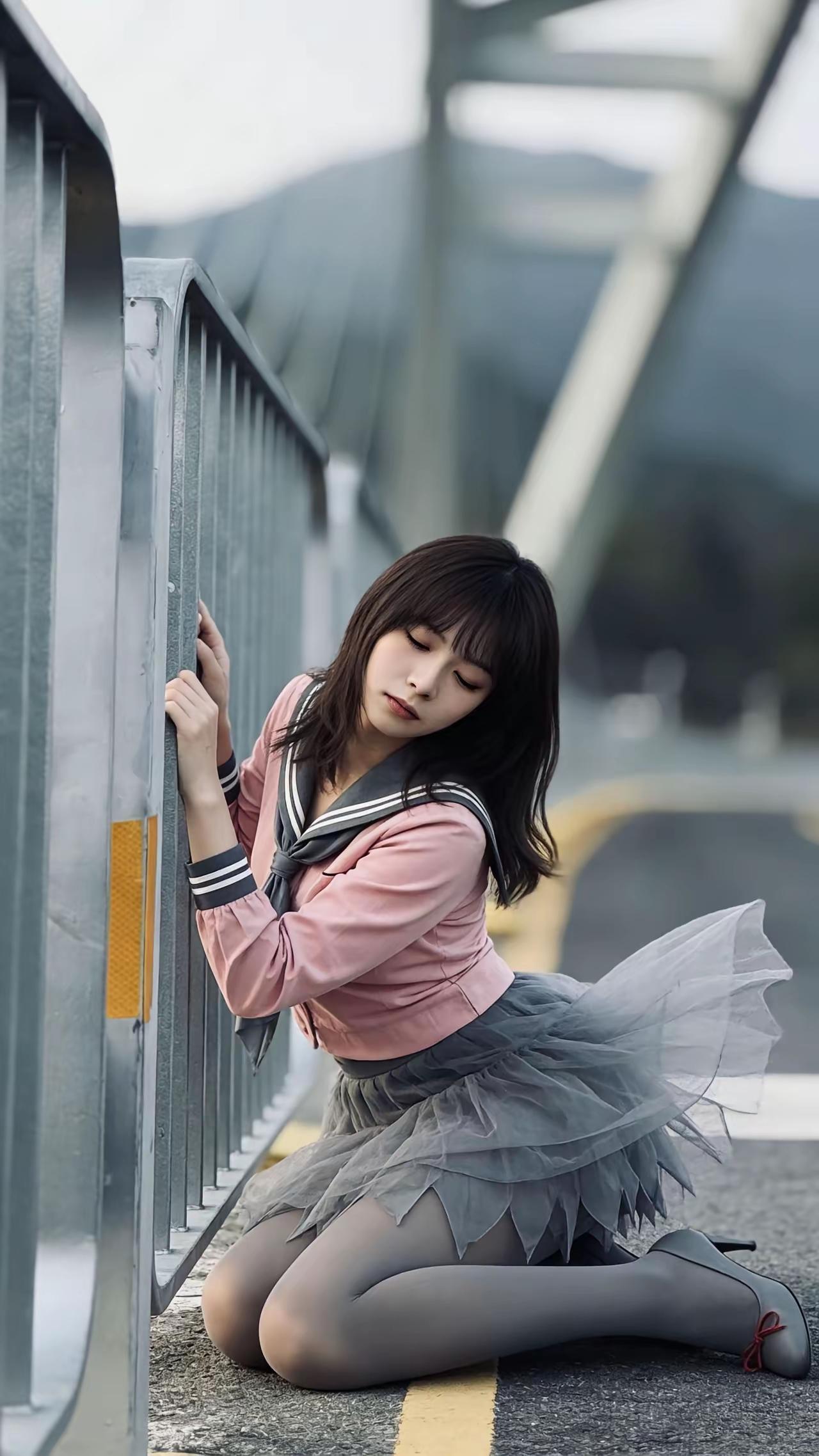 连衣裙，优雅动人。