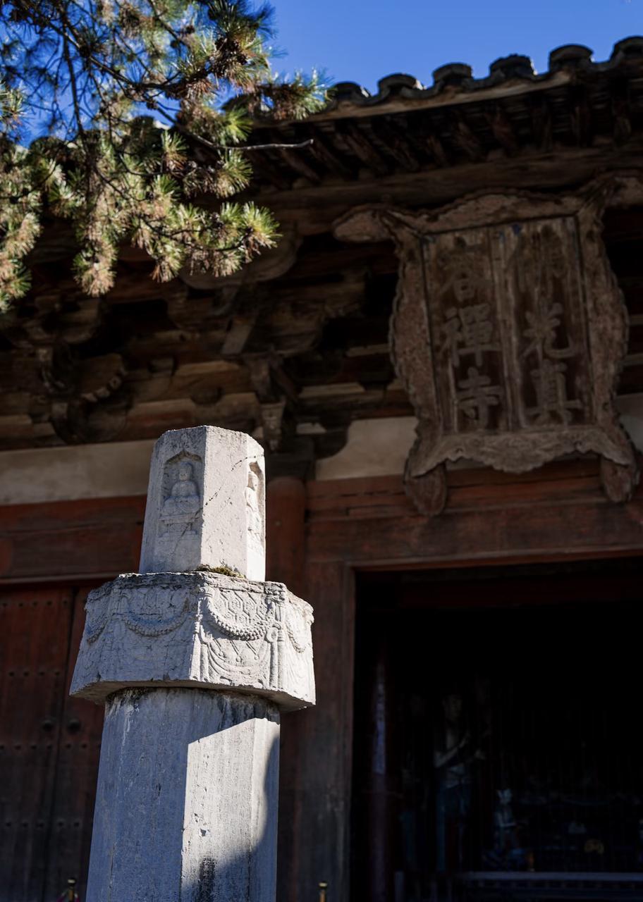 山西佛光寺藏着两代女性的守护 山西忻州五台山的佛光寺里藏着两代女性的守护，宁公遇
