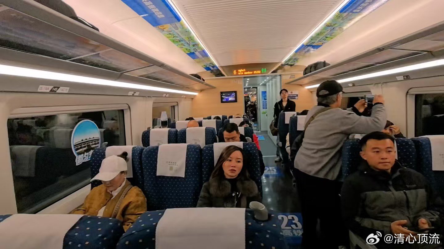 邀约重庆的朋友坐上高铁来兴义玩 能够邀请重庆的朋友坐上高铁来贵州玩的话，那可真的