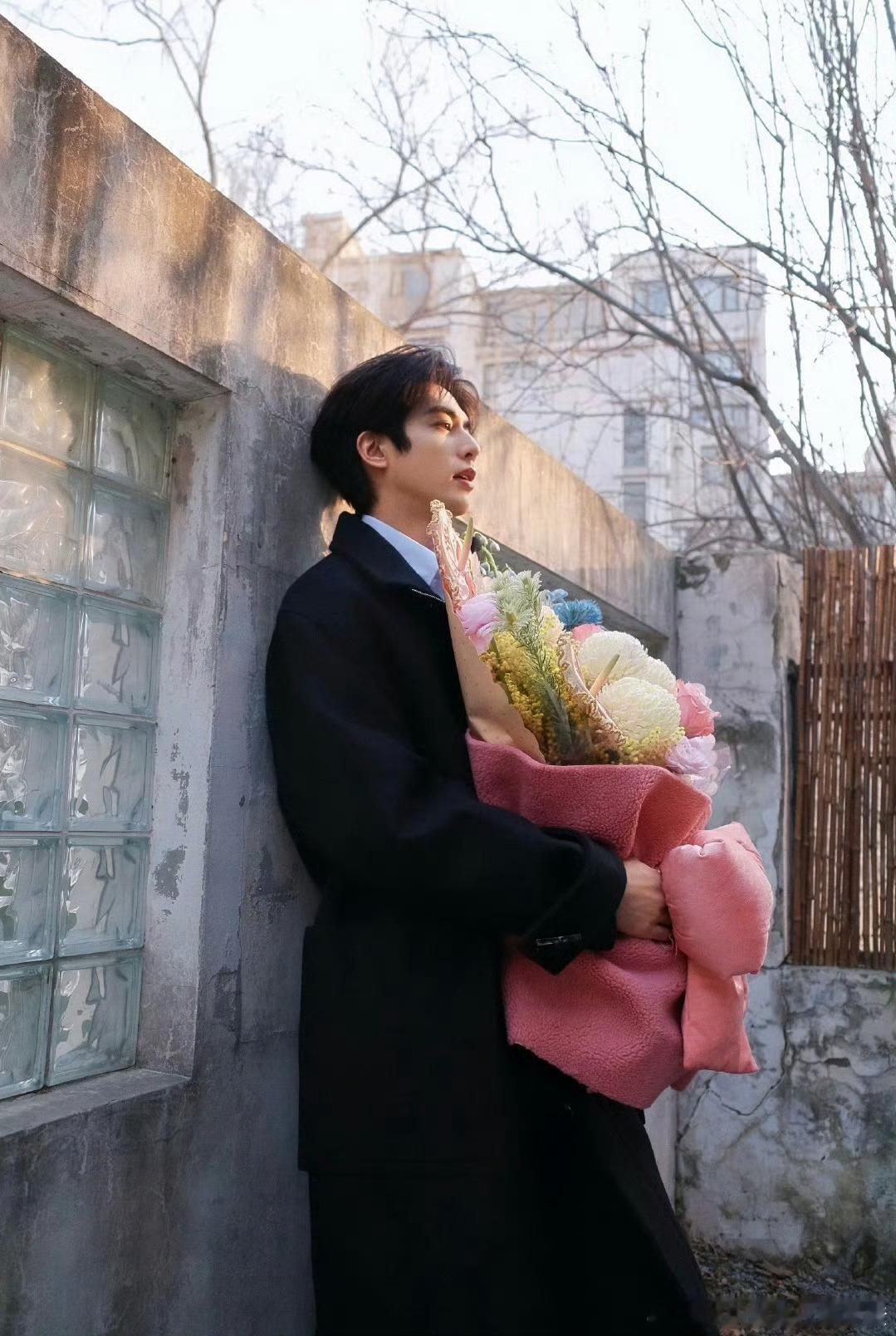 今日宜收花 宋威龙情人节营业宋威龙初试网球vlog