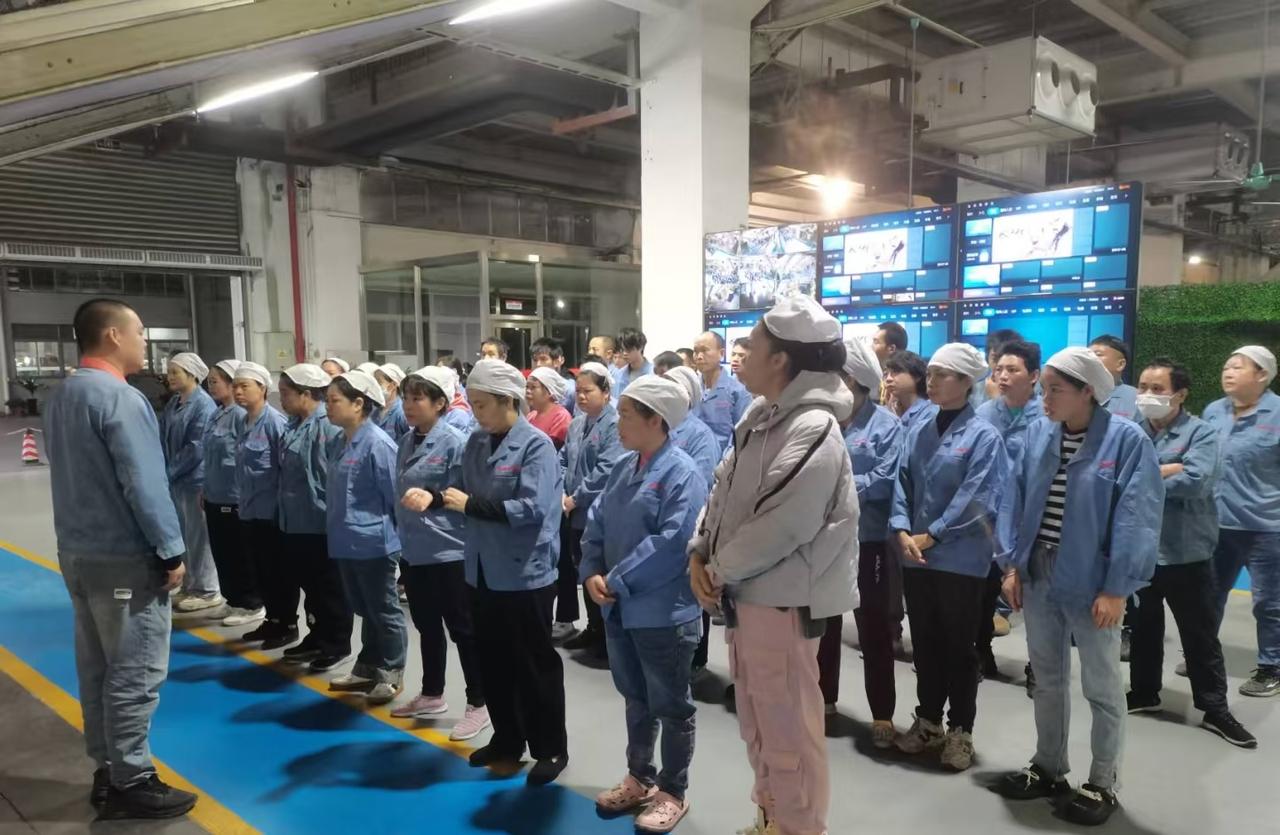 厂里员工工资这么一改，很多员工不愿意干了，大家纷纷离职去别的厂上班了，之前工资就