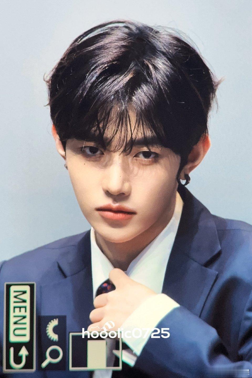 章昊耳钉制服章昊耳钉制服look章昊耳钉制服，哇塞好帅， ​​​