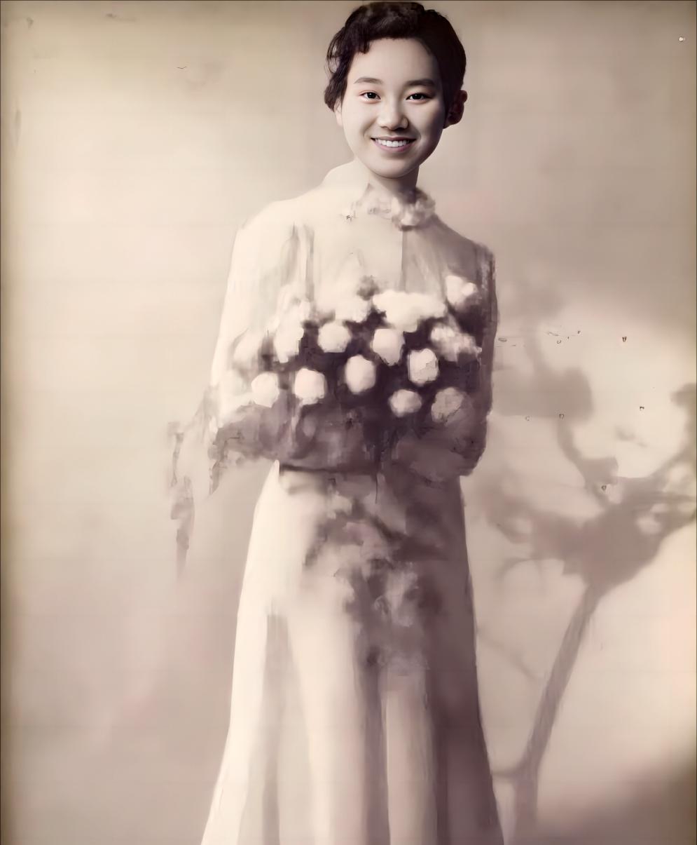 被日寇活活撕成两段，40年后才知道她竟是大名鼎鼎的“阿庆嫂”，她就是出身名门，却