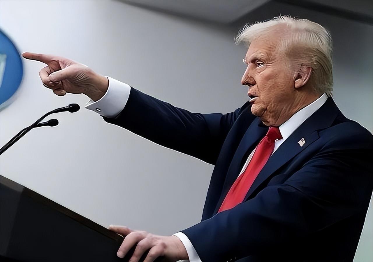 36万亿美债还不起，特朗普决定“弄死”大债主！为此不惜自曝家丑

38万亿美元的