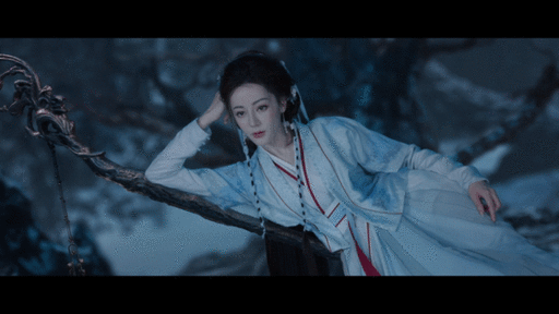 迪丽热巴贺思慕1秒变脸贺思慕的双面人设太带感了，对待旁人清冷坚定有法度，遇到在意