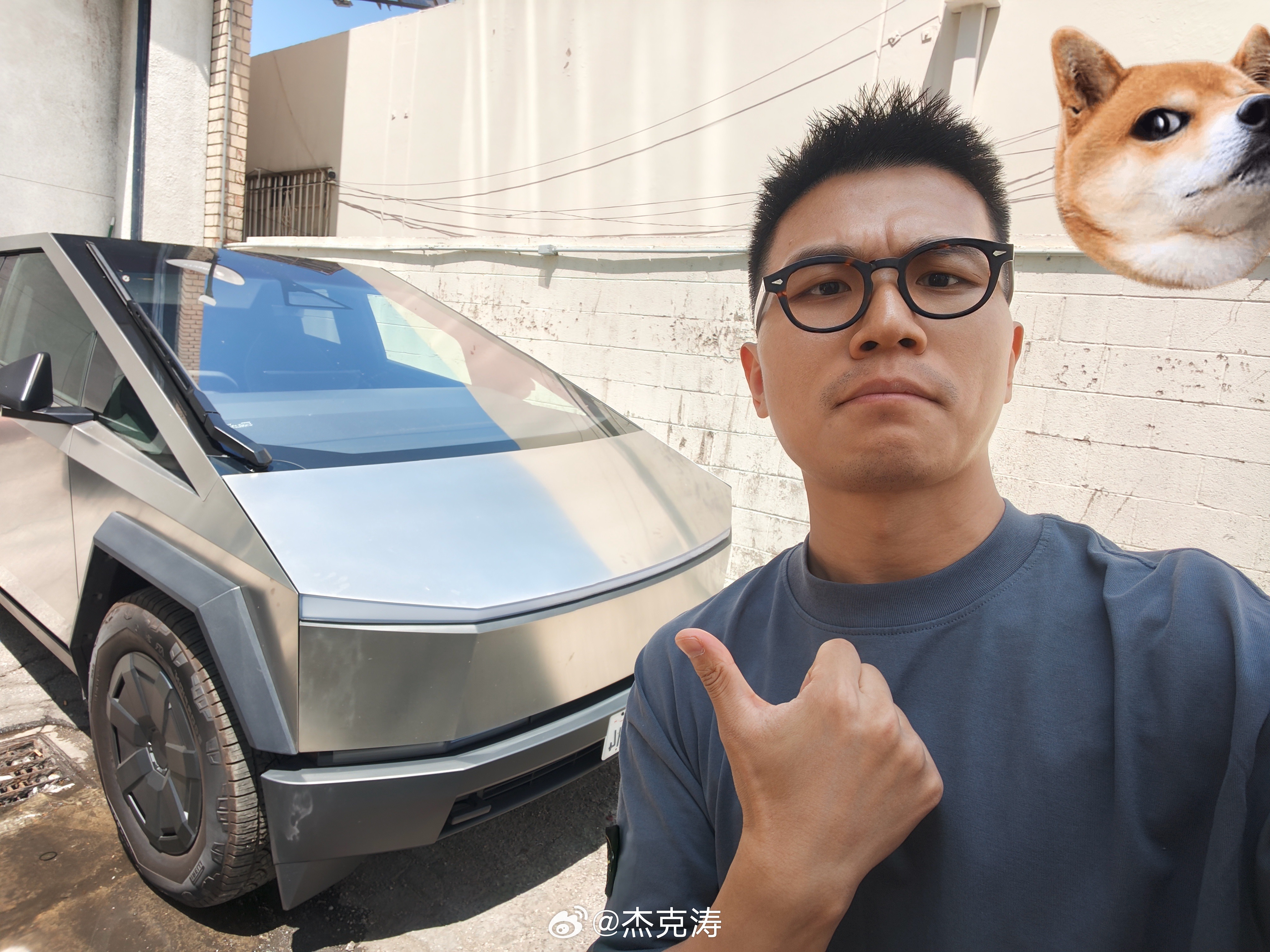 又来蹭朋友的赛博开一下满血版的FSD还是非常爽的~跟着世界杯去旅行我与汽车的日常