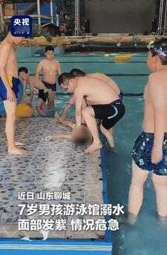 “这个大叔火到央视了！”男童泳池溺水，心跳呼吸全部停止，家长却不现身！不料，两位