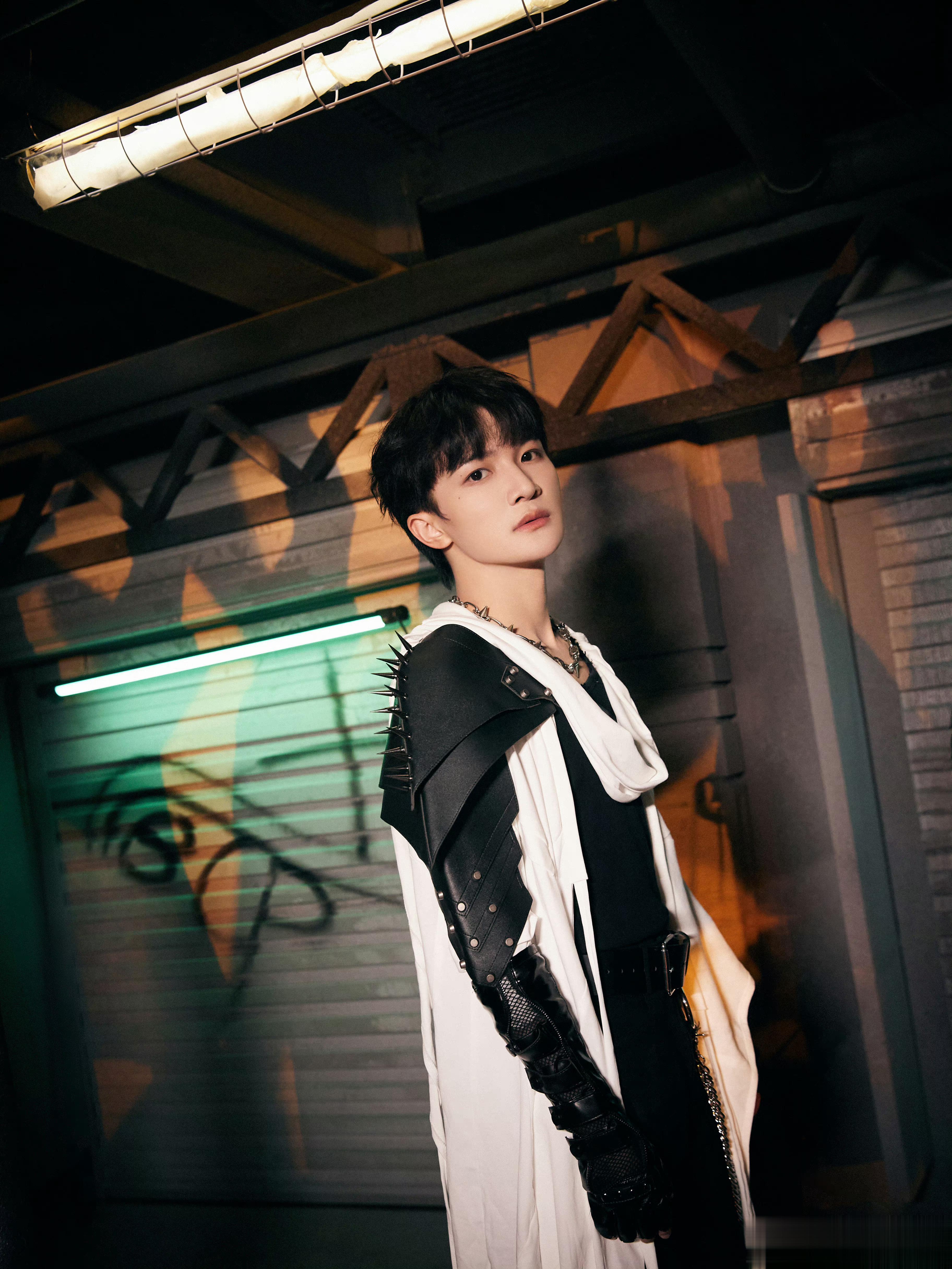 #周深[超话]# [音乐]#周深把打样舞台唱成了mv# [2023.07.30]