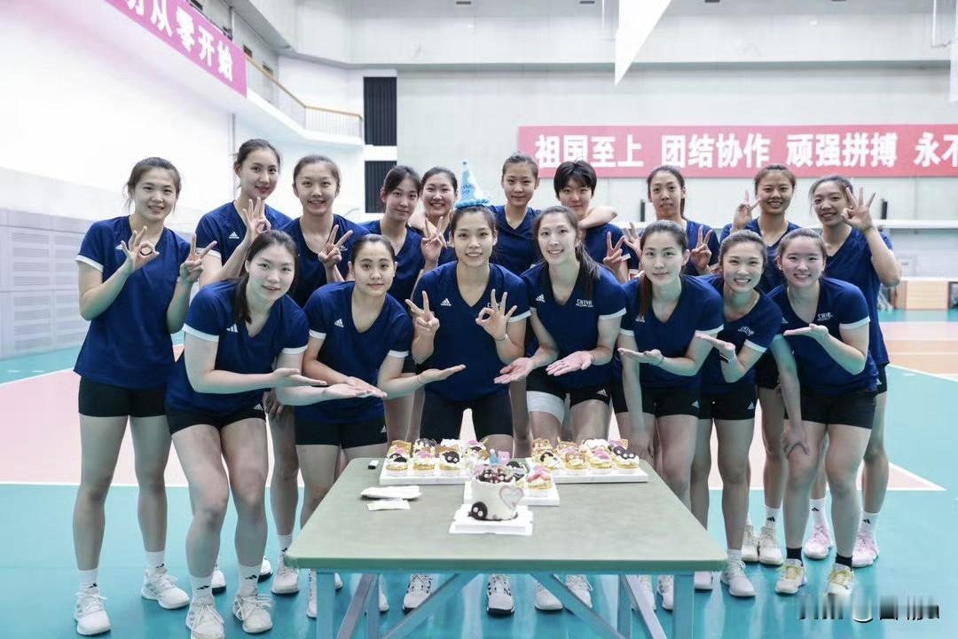 今日庄宇珊晒生日照透露几点集训信息：

①浙江独苗季雨潇没有离队，之前龚翔宇晒生