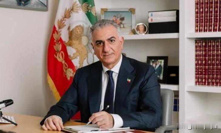 刚说完“我是以色列的朋友”，下一秒就被泼了一身红——这位流亡王储，是真惨。
4月