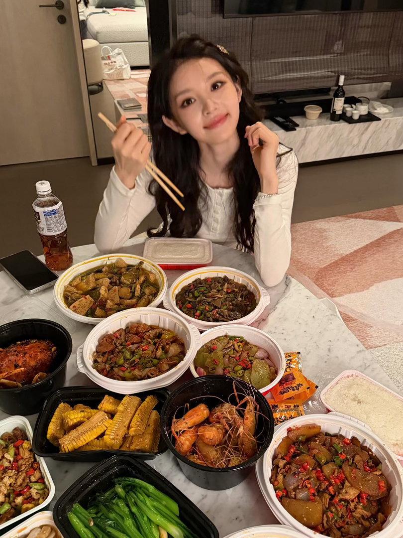 田曦薇ins更新6P。曝田曦薇司机和粉丝发生冲突