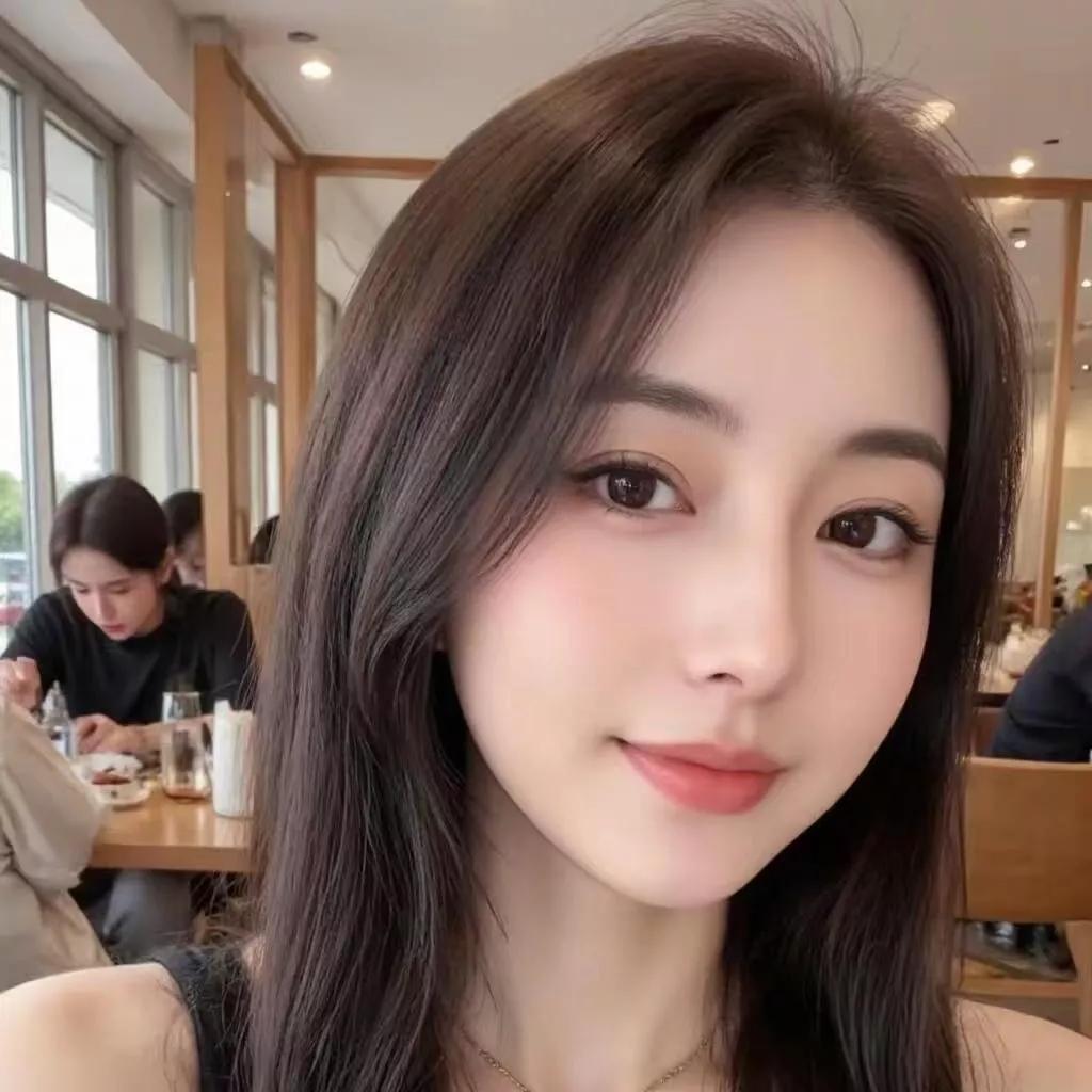 在餐厅的美好时光，微笑面对生活！😊