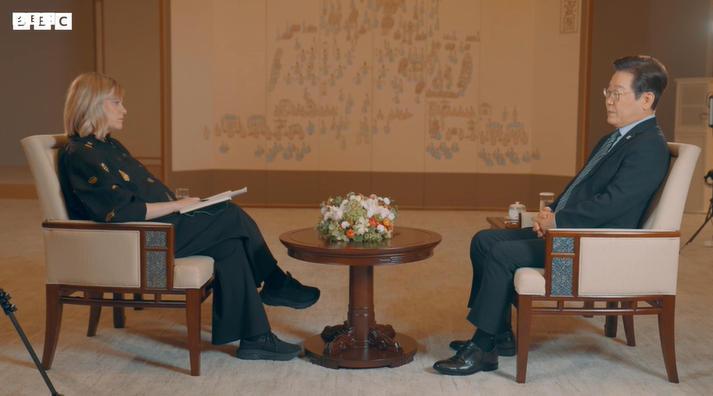 李在明声称中俄朝走近我们很难做。
 
当地时间9月22日，韩国总统李在明在纽约参