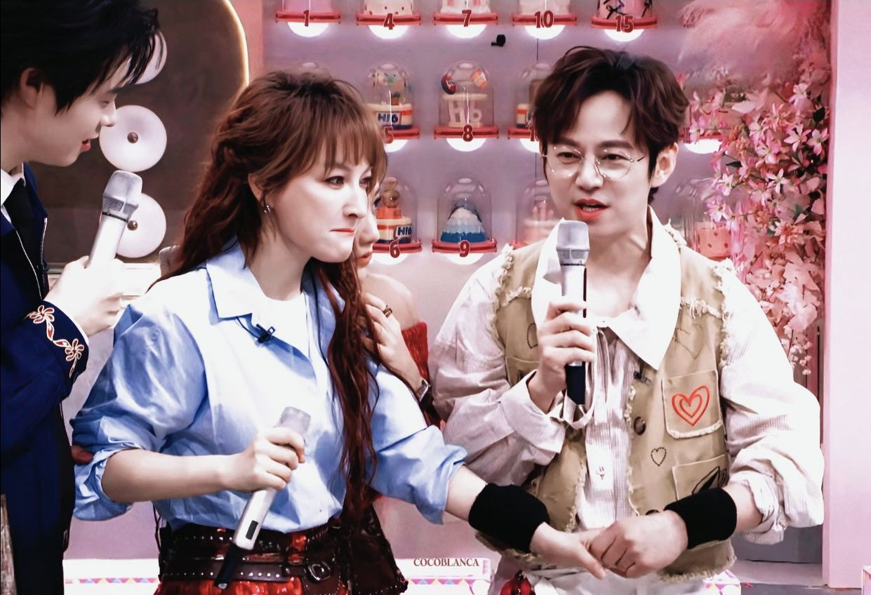 有何老师在吴昕总是小妹《大侦探》这期互动也太暖！何老师一句唱词直接认证吴昕“小妹