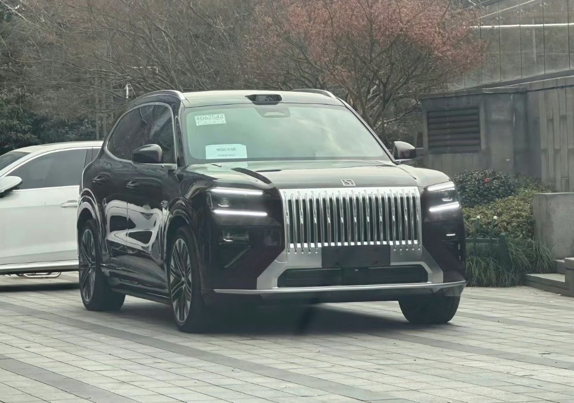 极氪8X 无伪装实车曝光了，有点儿小9X的感觉，你们觉得好看不？ 