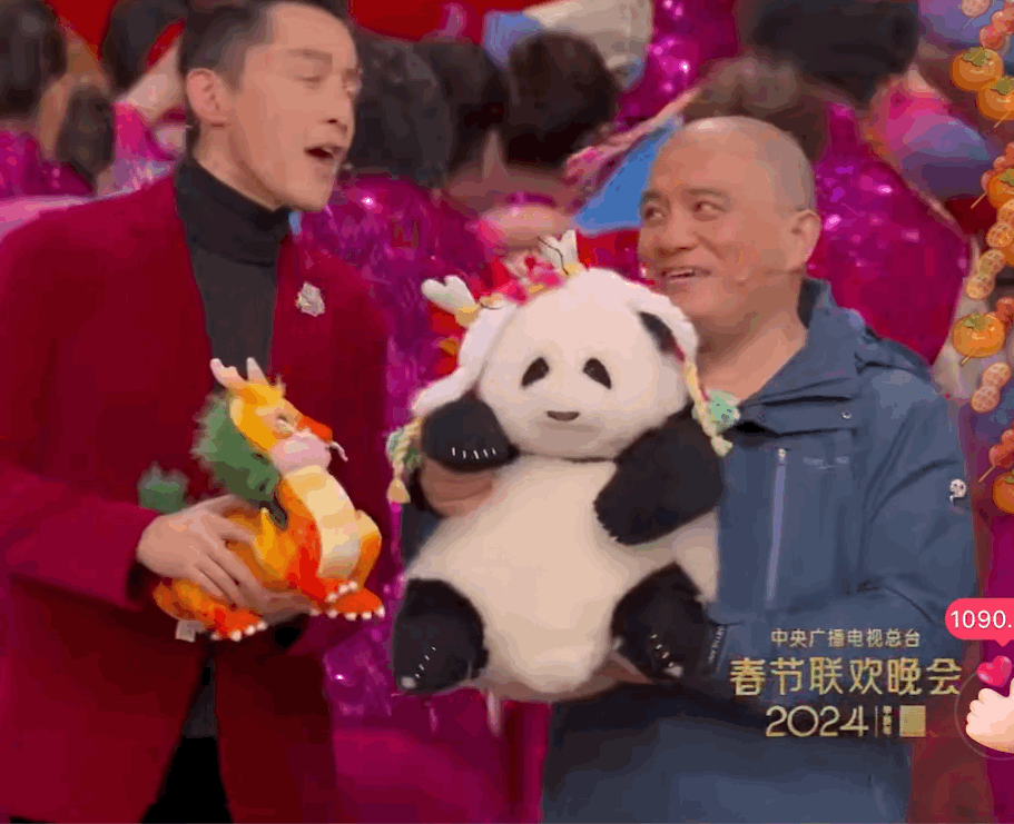 谭爷爷带着花花开场好可爱 ​​​