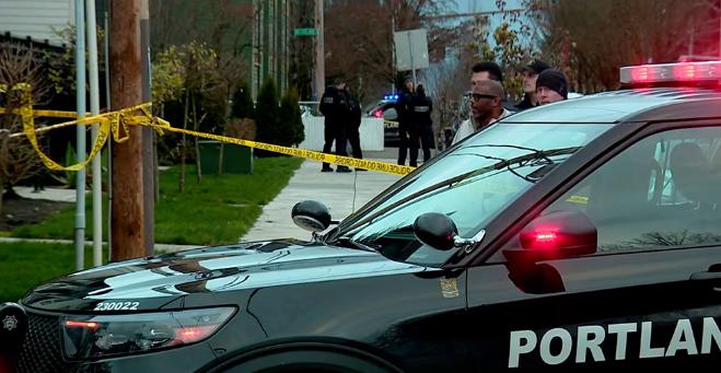 美国这两天彻底炸了，短短48小时内接连爆发两起移民执法枪击案，明尼阿波利斯1人无