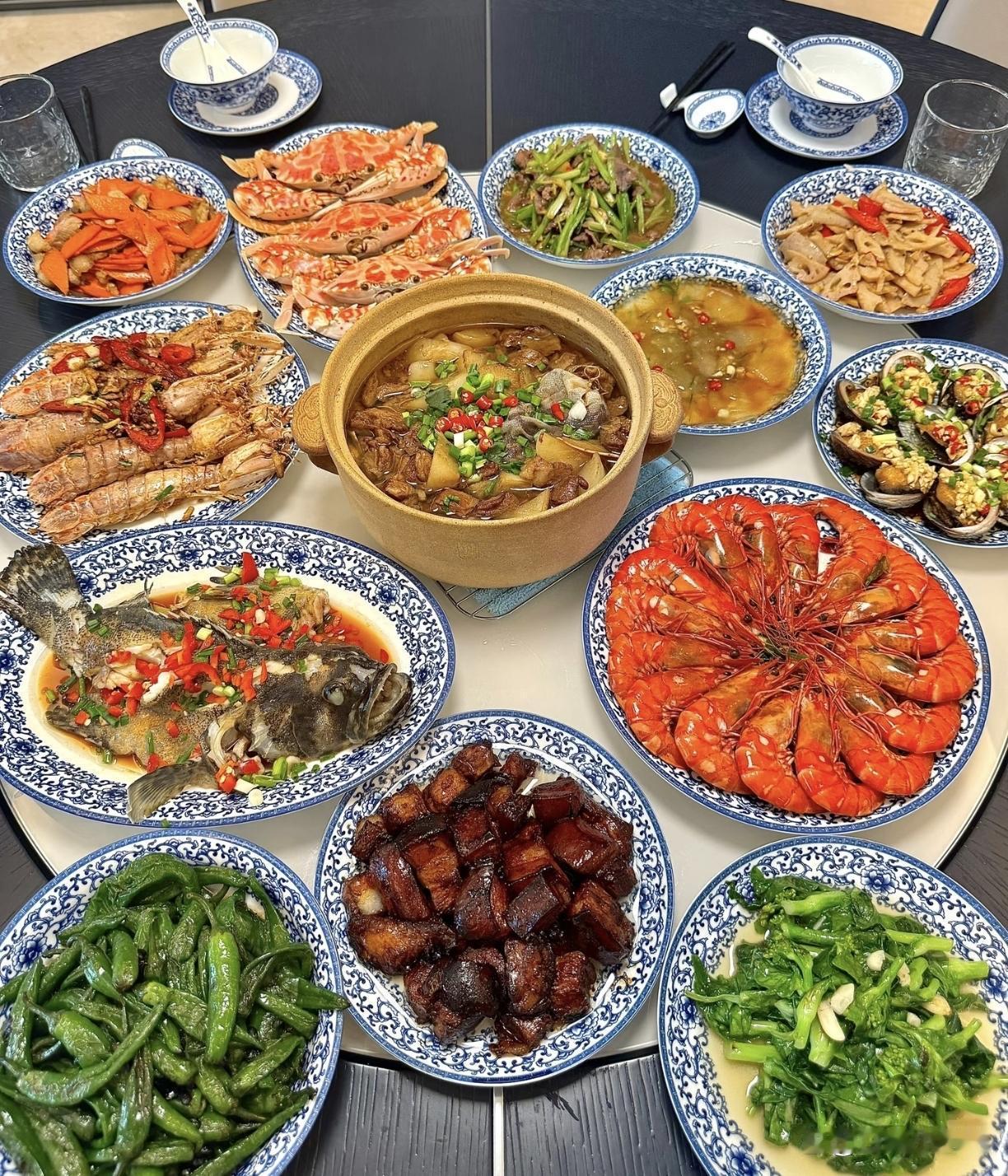 今日父亲节，
过的连鬼节都不如，鬼节起码还烧两张纸，
这父亲节过的是一点动静都没