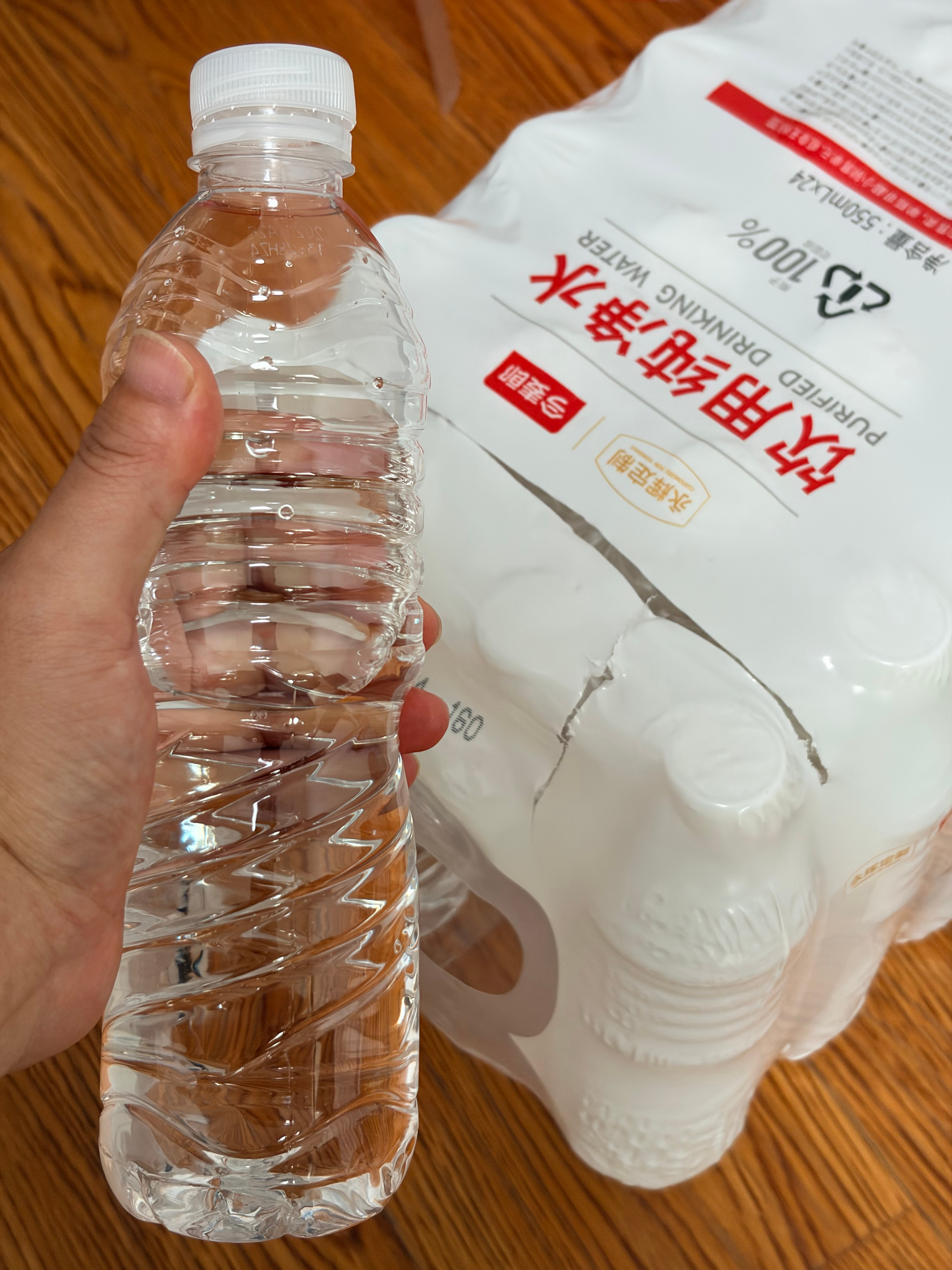 9.9从永辉买了24瓶水，我在想在哪省成本呢，结果打开一看，好家伙，标都不贴了！