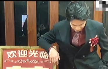 韩东君新剧90年代梦女文学  韩东君的顾康旗，不仅帅气逼人，还充满了90年代的时