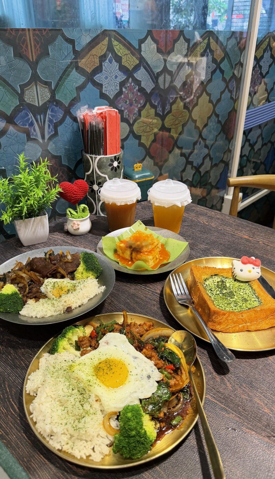 广州江南西｜一个字夯！！！
经过江南西来吃漂亮饭啦✨
就在江南西D口，出站就看到