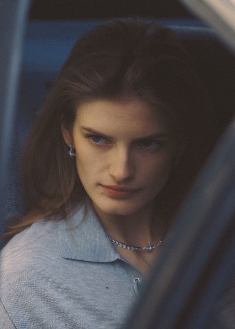 模特Signe Veiteberg出镜法版《ELLE》2026年5月刊，“Str
