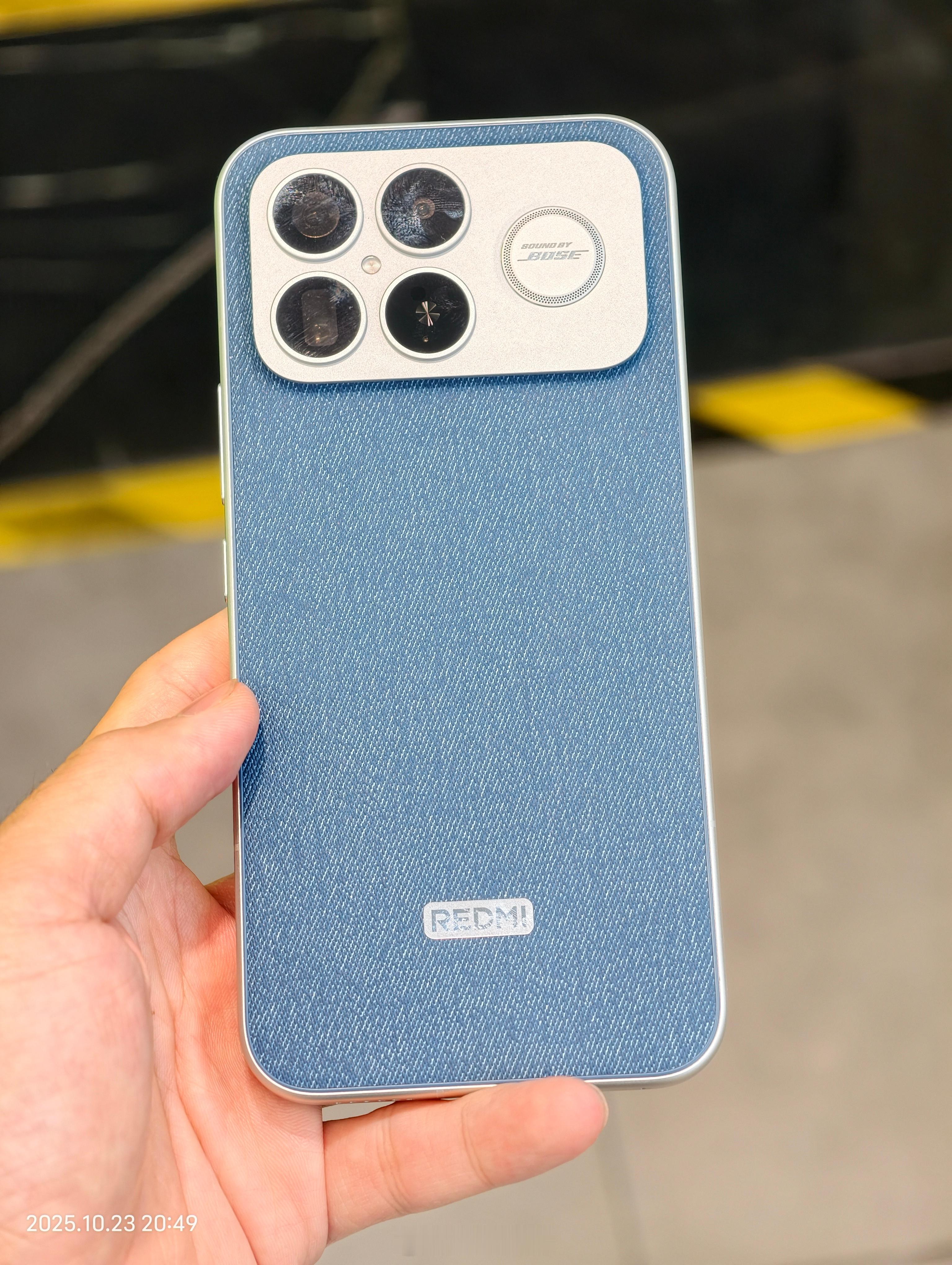 今年Pro Max卖的都不错，越贵的手机反而销量越好iPhone 17 Pro 