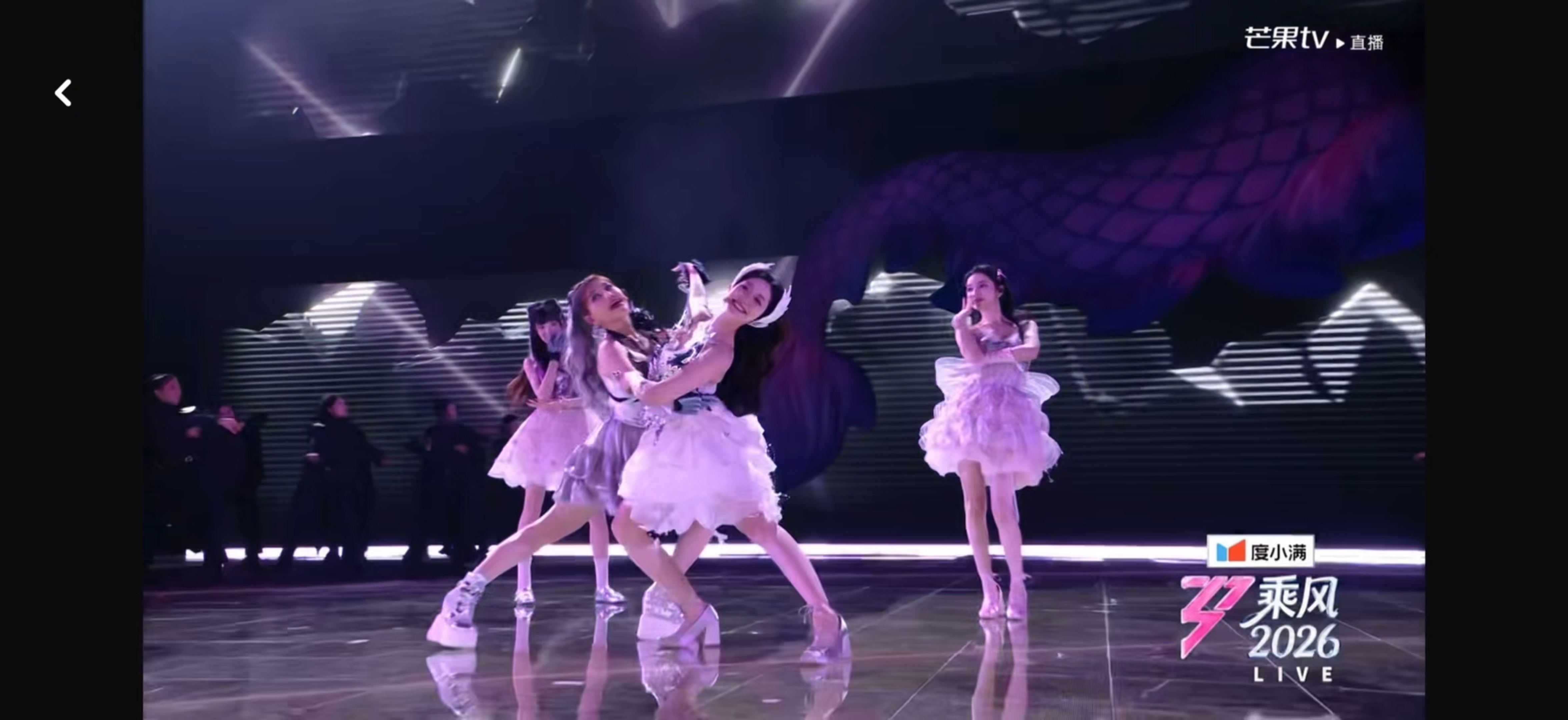 万千惠48票舞台功底扎实发挥超稳，整体呈现质感满满，实力完全被低估了。期待她调整