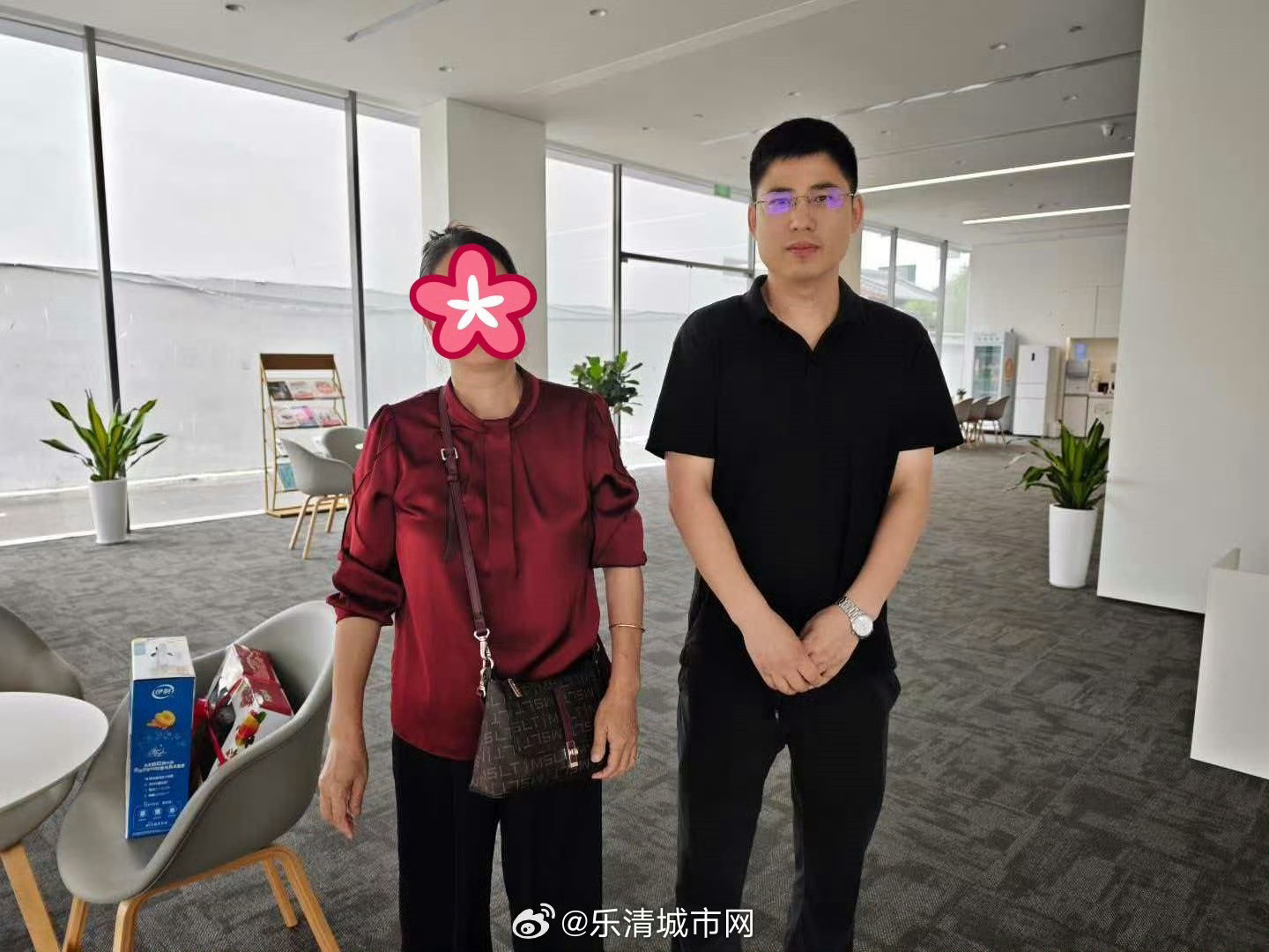 男子突发脑溢血误打销售电话获救男子突发脑溢血意识混乱，下意识拨通熟悉的小米汽车销