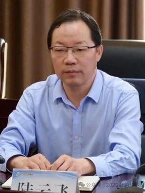 陆云飞被抓与杜甫 的诗
夜半读《春望》：家国同心，正义必达。 
昨夜傍晚近六点，