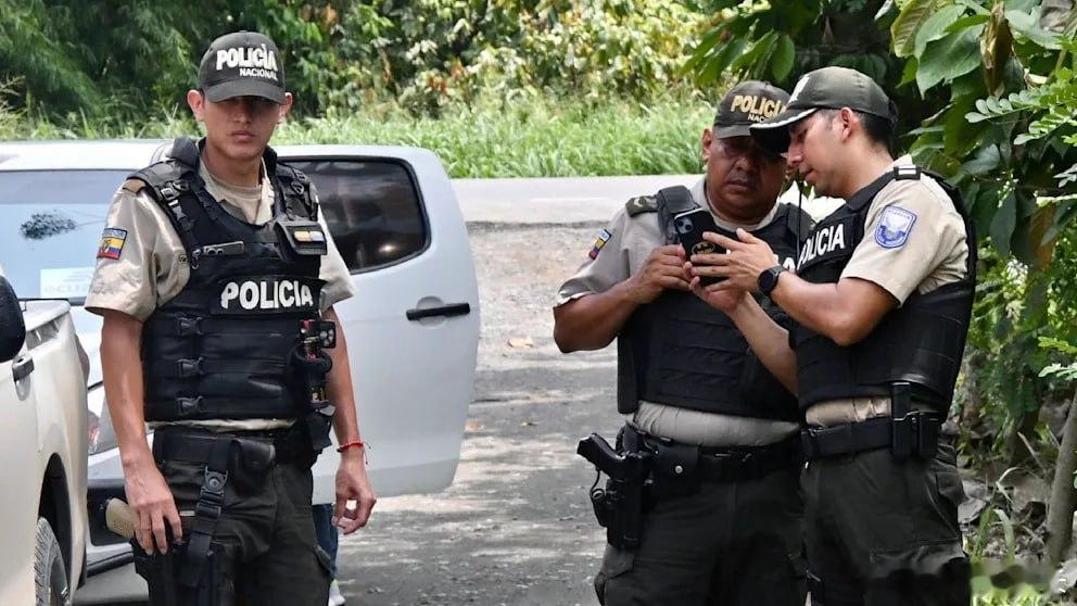 厄瓜多尔海滩惊现八颗人头——该国深陷贩毒集团暴力漩涡二月十四日，警方在沿海瓜亚斯