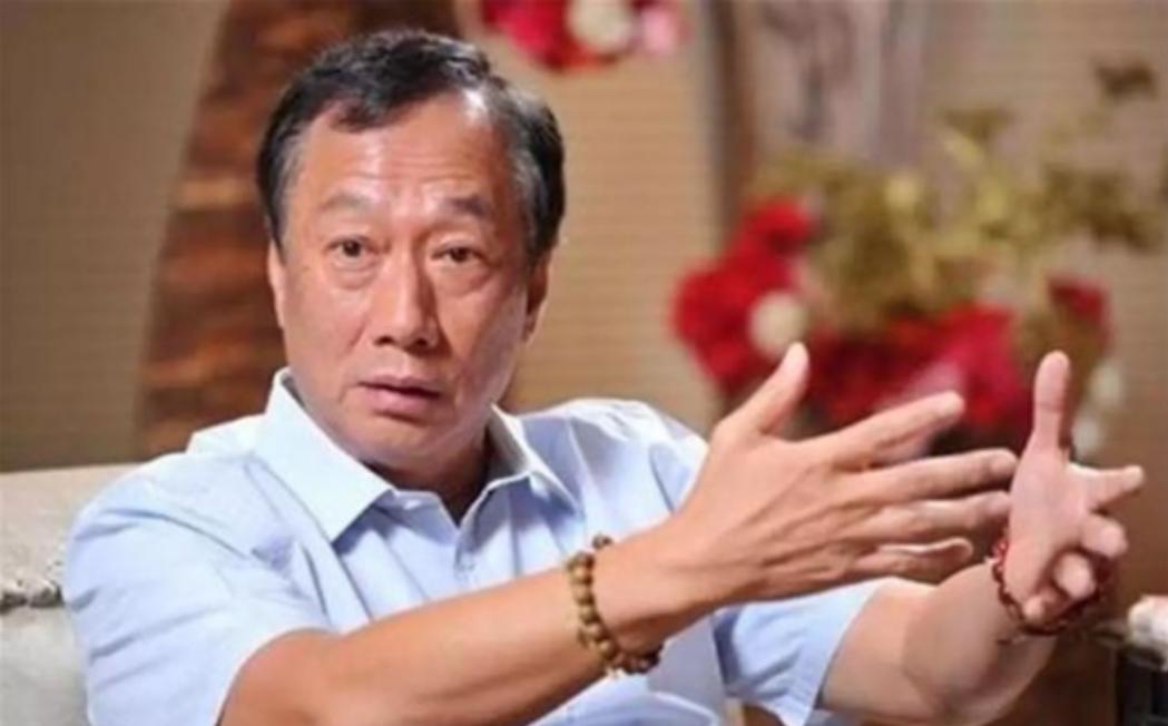 富士康崩得太突然！郭台铭绝对没料到，以前大陆工厂灯火通明的代工巨头，如今像破气球