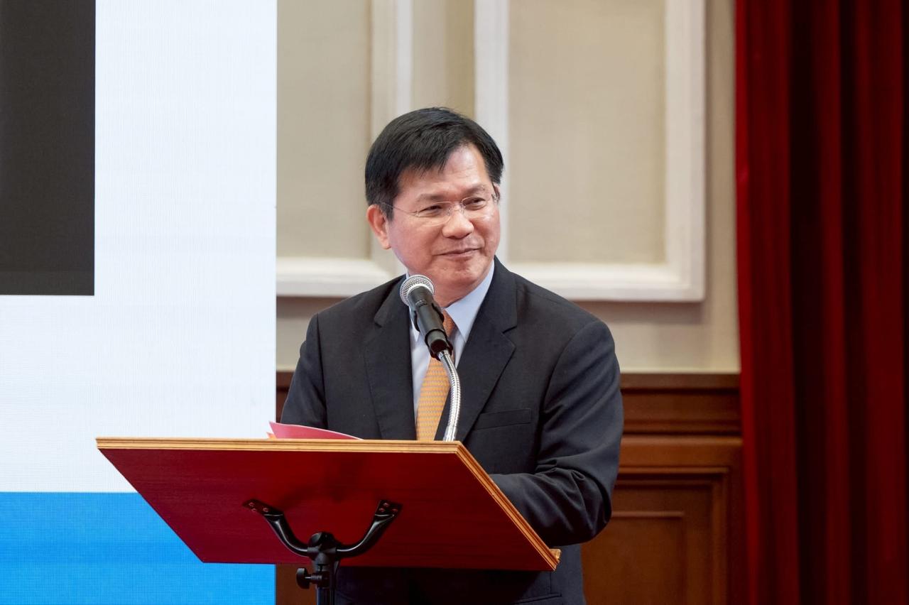 台外事部门主管林佳龙今（28日）晚间在脸书发文叫嚣，感谢川普与高市在美东时间3月