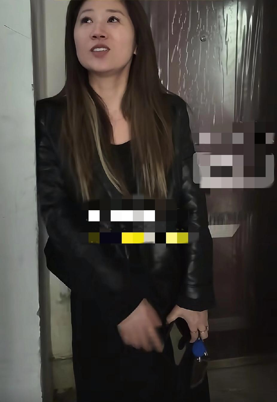 一名大二女生，竟然带着一位白发老人校外租房住，房东老板的一个举动，更是让人直呼感