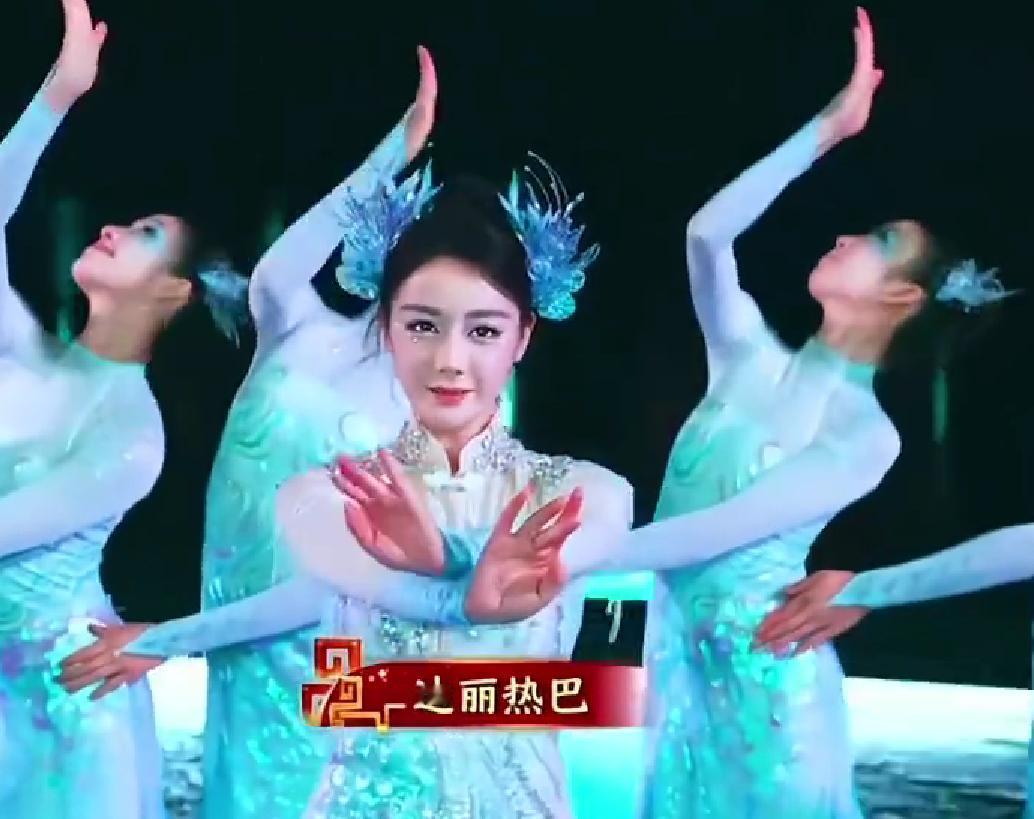 迪丽热巴妆容对比：王亚飞vs金鹤龙，差距太明显，全靠颜值硬撑
真的越看越明显！迪