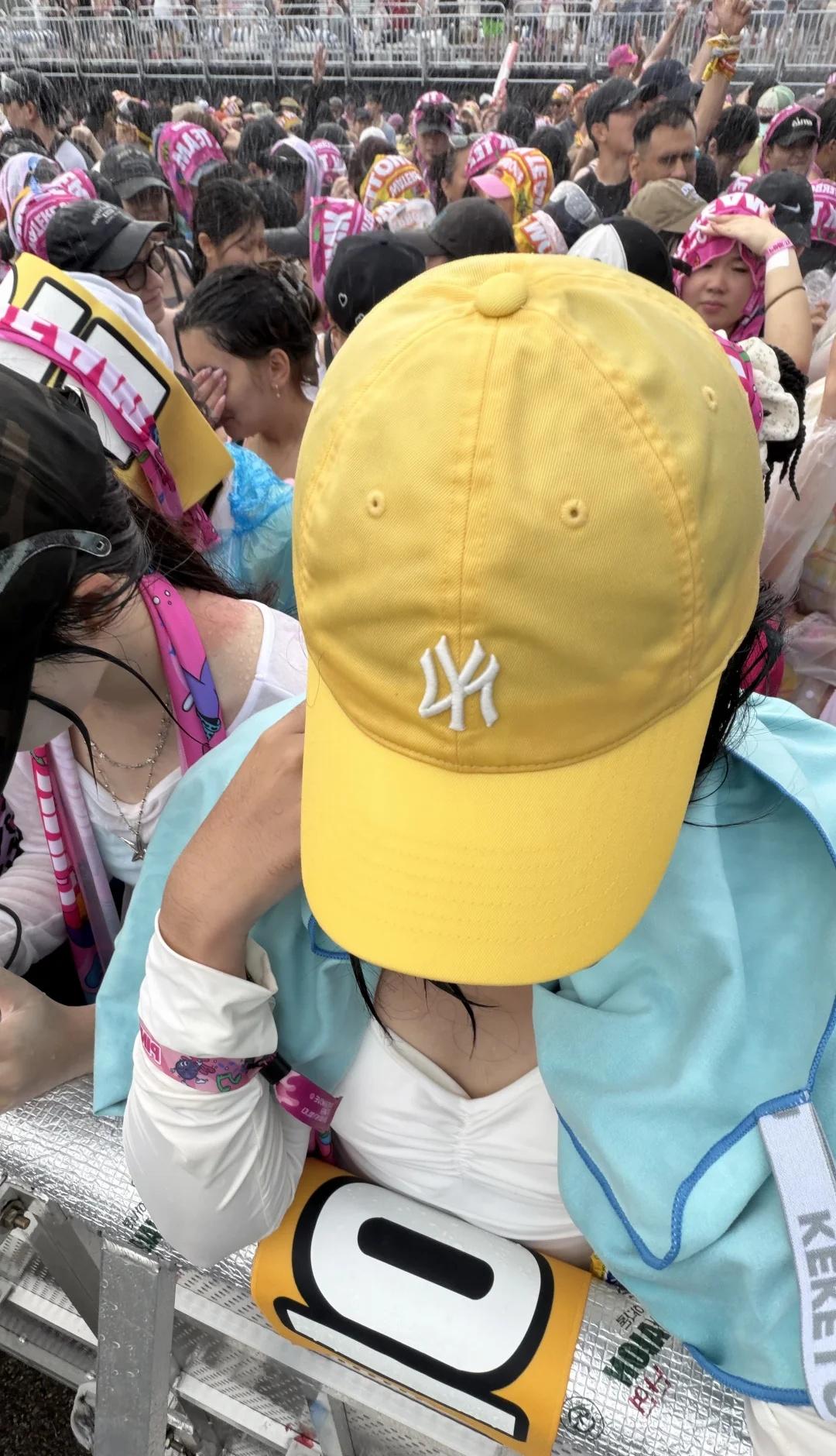 金钟仁你再不出来我就要被冻死了
我谢谢你喷的水还是热的，然后大风一吹透心凉
金钟
