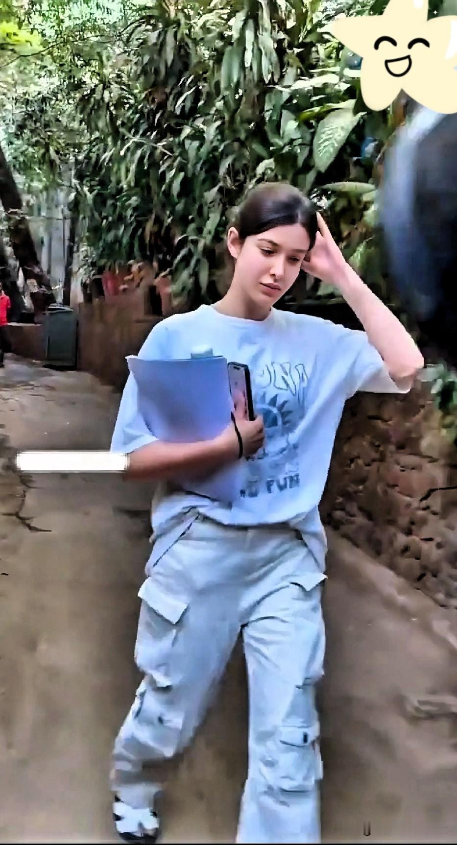 不可思议
浙大就读的印度女留学生，返乡探亲却匆匆返程，在家停留短短数日便再度回到