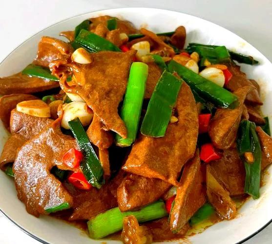 今日立冬，你那儿下雨了吗？
俗话说，立冬晴，一冬晴；立冬雨，一冬雨。
意思是说，