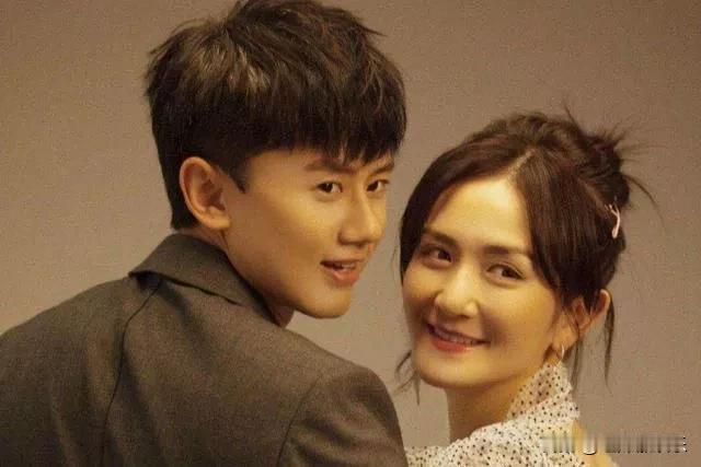 靠老婆成名的5位男明星[玫瑰]

第1，张杰（老婆谢娜）

第2，张伦硕（老婆钟