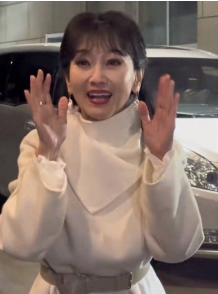谁敢相信这是71岁的赵雅芝 这也太美了！71岁这个状态我以为是三四十岁！ 